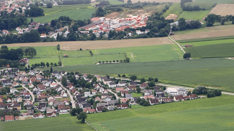 <b>Auch in Oberbernbach</b> wird immer wieder über die weitere Ausweisung von Bauland gesprochen.  (Foto: Erich Hoffmann)